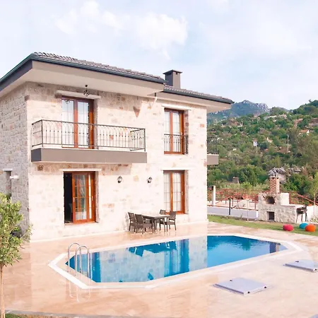 Villa Buse Söğüt / Daily Weekly
