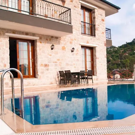Buse Söğüt / Daily Weekly Villa *